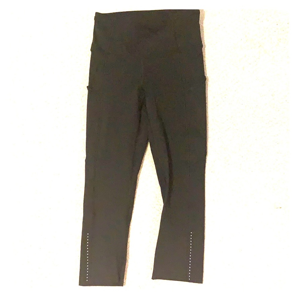 Cropped lulu lemon leggings.